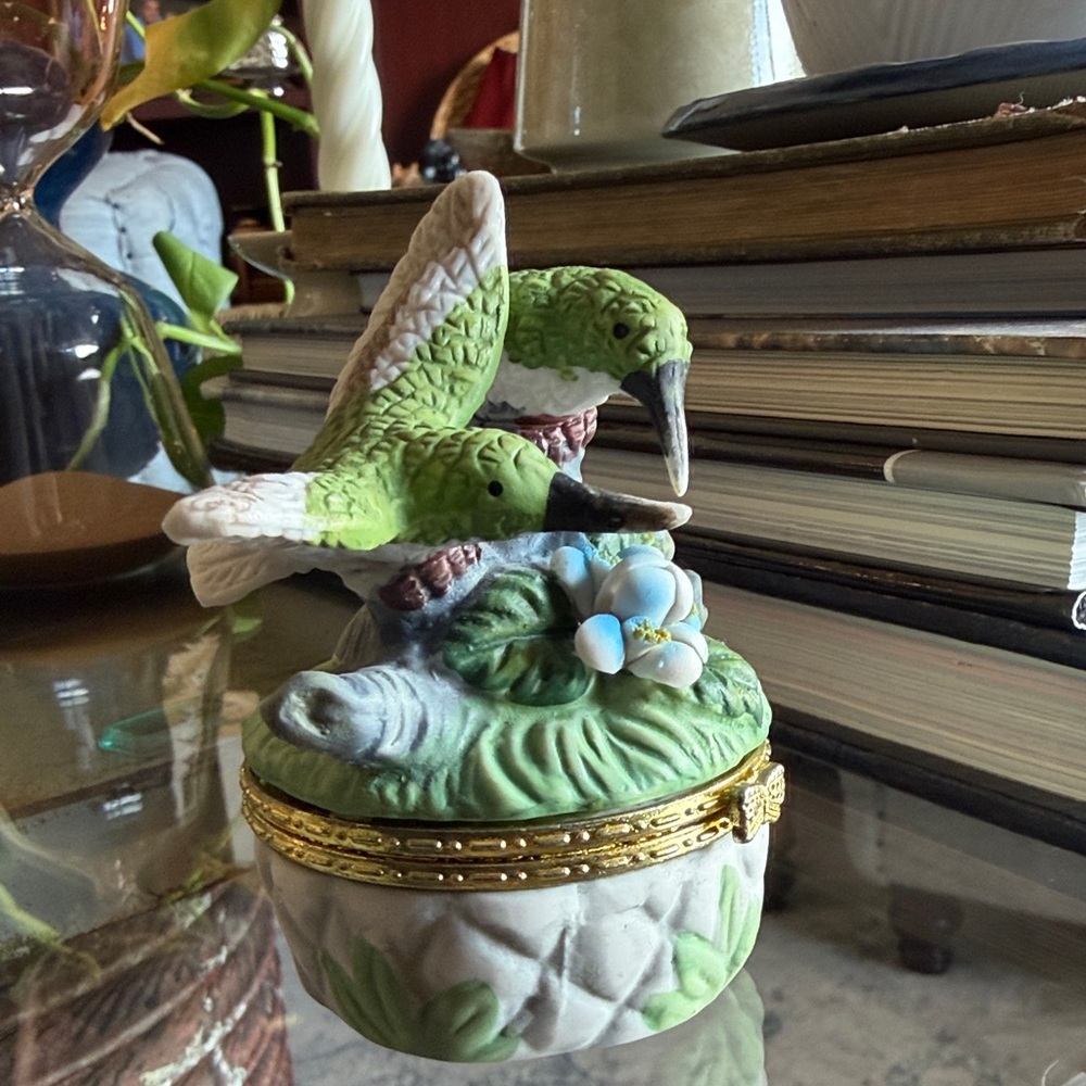 Hummingbird Bird Vintage Trinket Box flowers stunning
